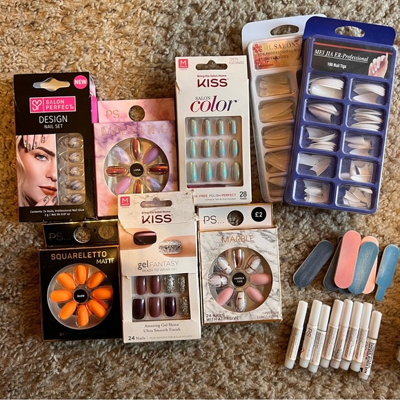 Glue On Nail Bundle - Picture 2 of 7